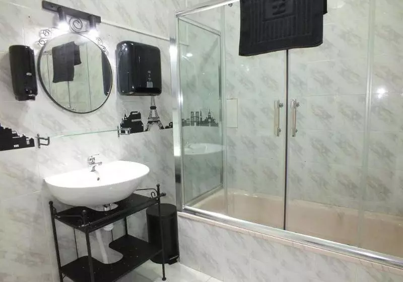 تختخواب و صبحانه Dorms & Doubles