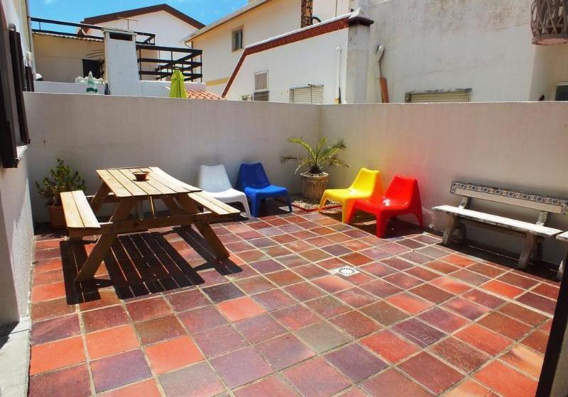 ベッドアンドブレックファースト Dorms & Doubles