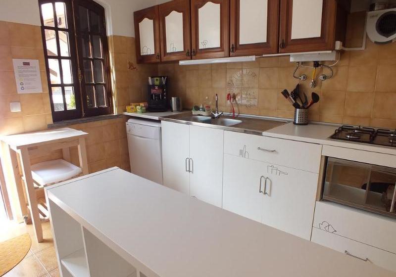 ベッドアンドブレックファースト Dorms & Doubles