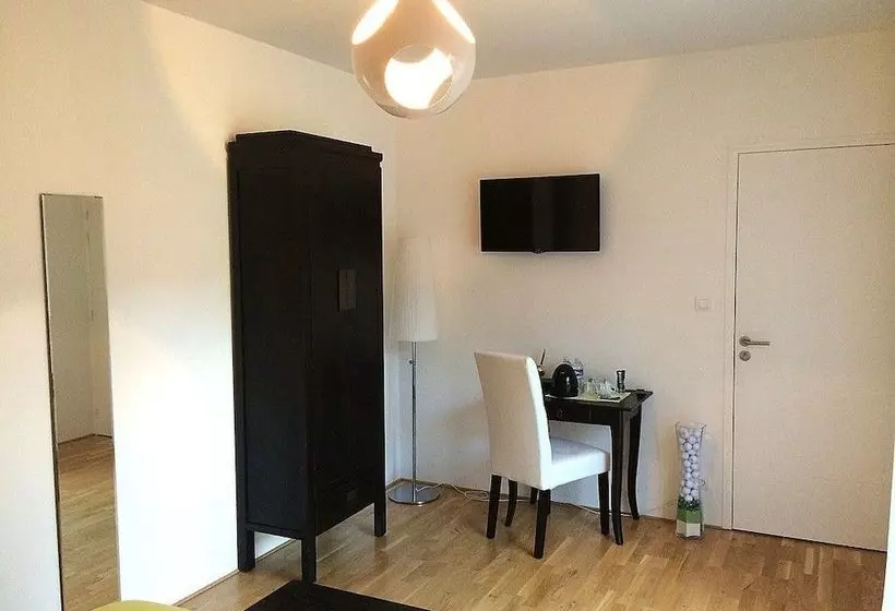 تختخواب و صبحانه La Villa D Escoublac