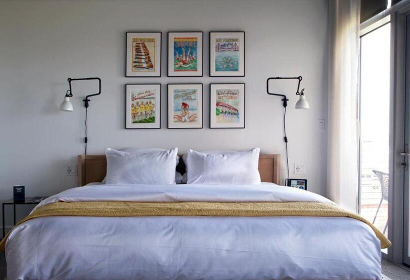 בית מלון כפרי 250 Main