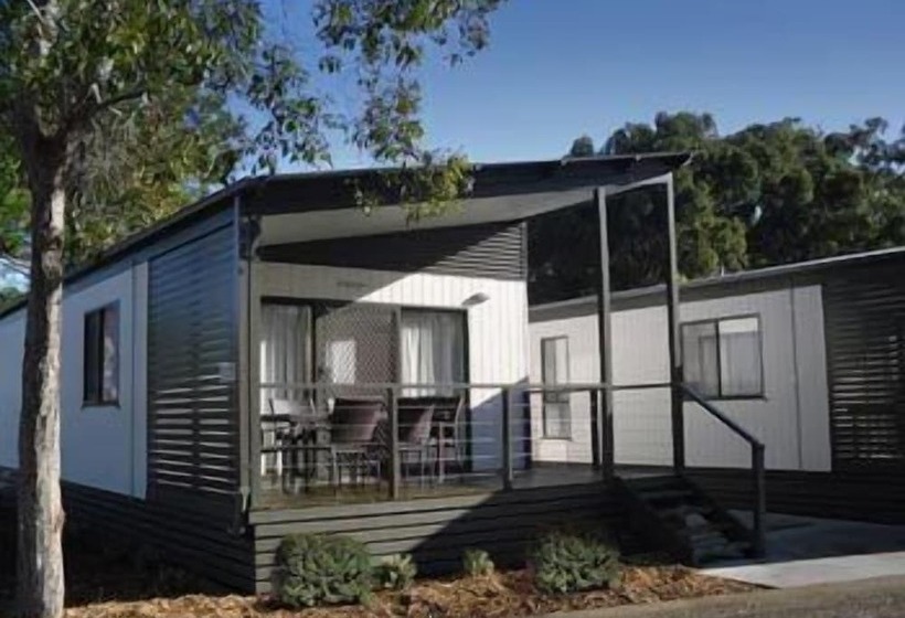 בית מלון כפרי Lorikeet Holiday Park