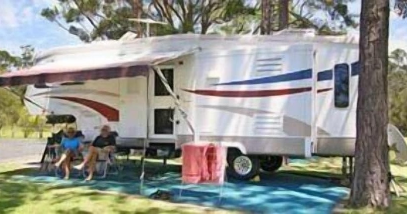 בית מלון כפרי Lorikeet Holiday Park