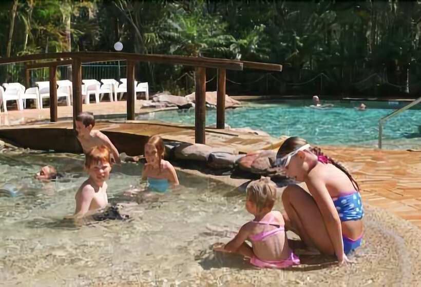 בית מלון כפרי Lorikeet Holiday Park