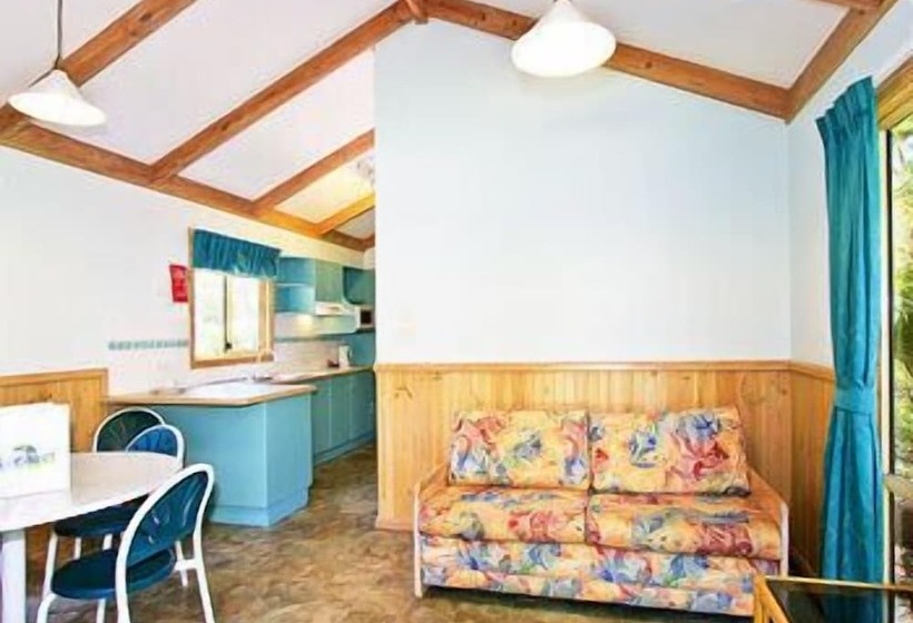 בית מלון כפרי Lorikeet Holiday Park