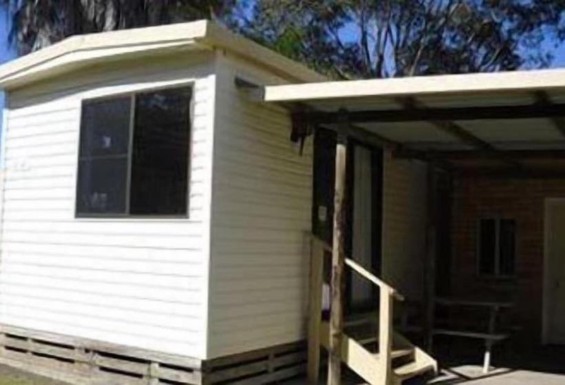 בית מלון כפרי Lorikeet Holiday Park