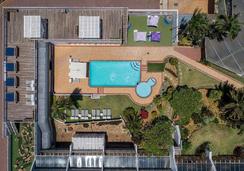 בית מלון כפרי Umhlanga Cabanas