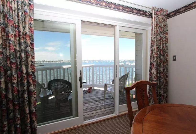 Hotelli Wellington Resort