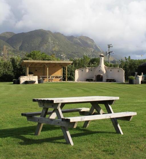 Pohara Beachfront Motel