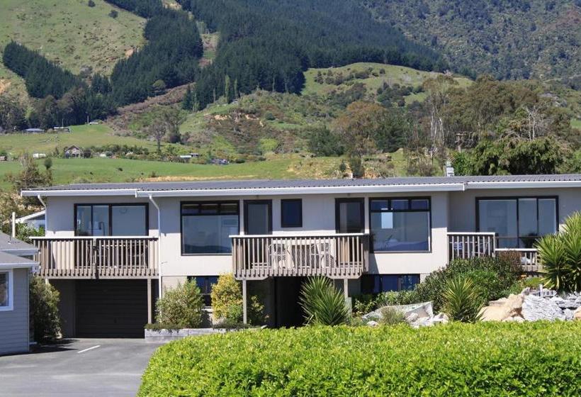 Pohara Beachfront Motel