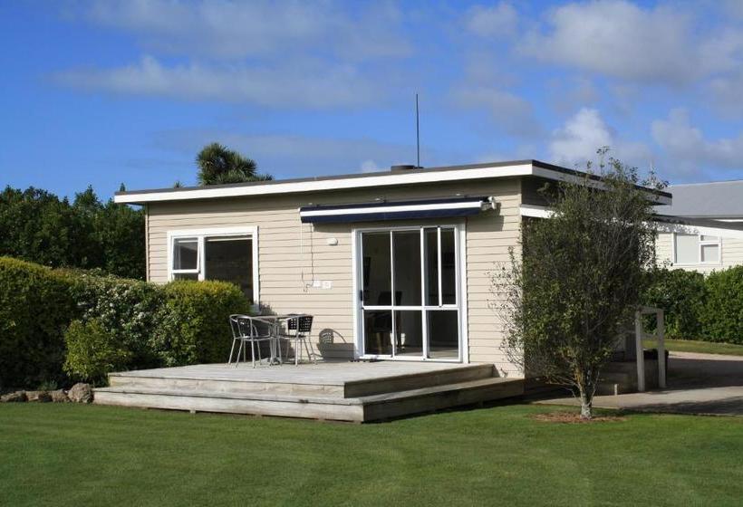 Pohara Beachfront Motel