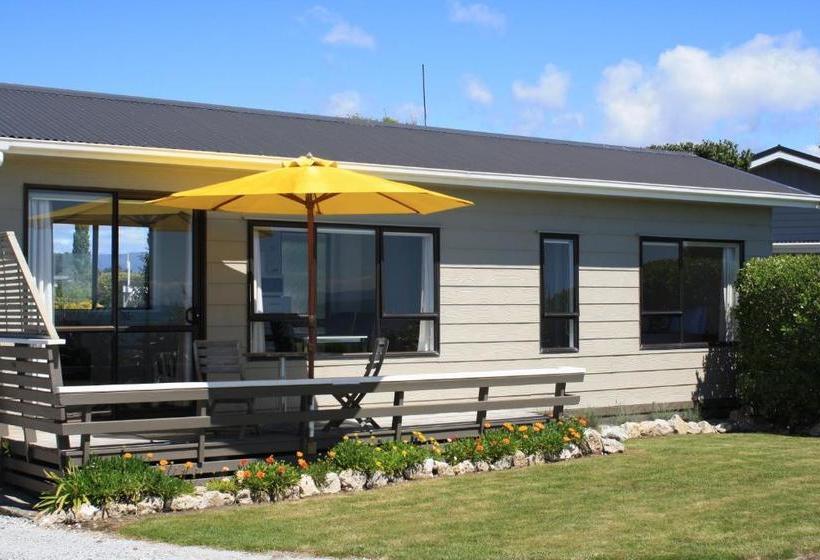 Pohara Beachfront Motel