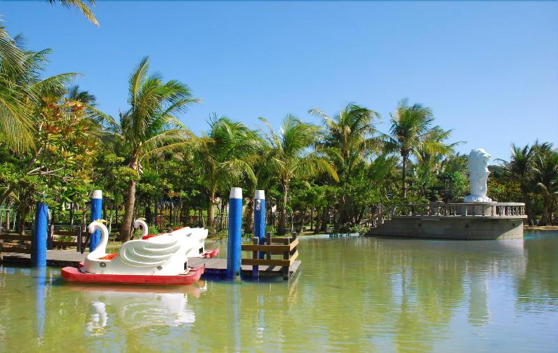 Swan Lake Villa Resort