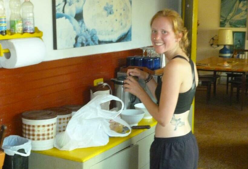 ユースホステル Hostal Merlin Punta Hermosa