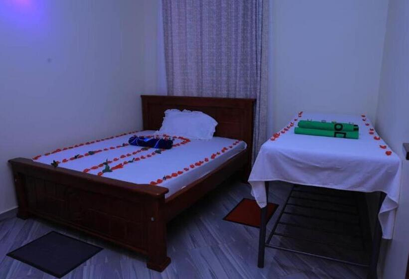 هتل M Three Stella