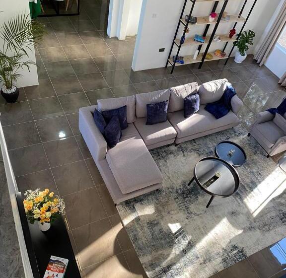 پانسیون Deluxe And Standard En Suite Rooms At The White House