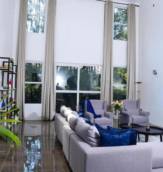 پانسیون Deluxe And Standard En Suite Rooms At The White House