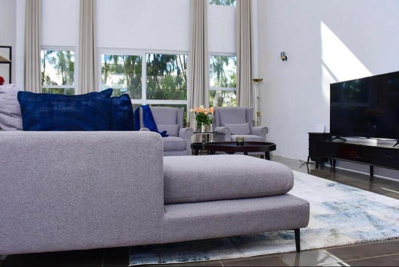 پانسیون Deluxe And Standard En Suite Rooms At The White House