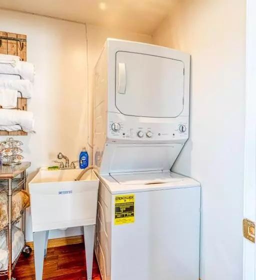 Majatalo The Marysville Dome   Grannie House