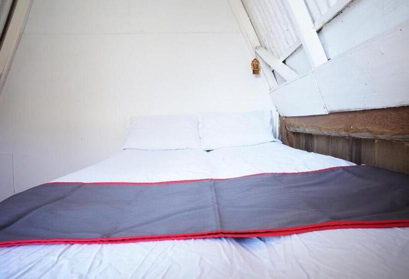 Hotell Collection O 93000 Karona Berg Homestay & Cafe