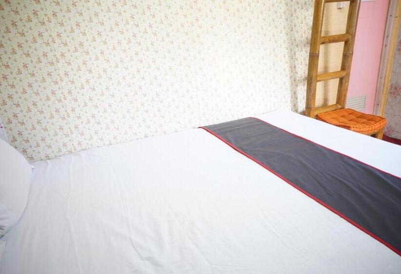 Hotell Collection O 93000 Karona Berg Homestay & Cafe