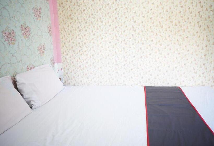 Hotell Collection O 93000 Karona Berg Homestay & Cafe