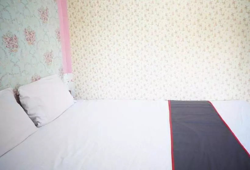 هتل Collection O 93000 Karona Berg Homestay & Cafe