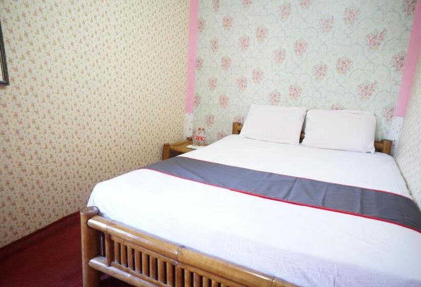 Hotell Collection O 93000 Karona Berg Homestay & Cafe