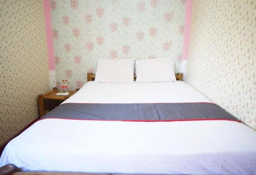 Hotell Collection O 93000 Karona Berg Homestay & Cafe