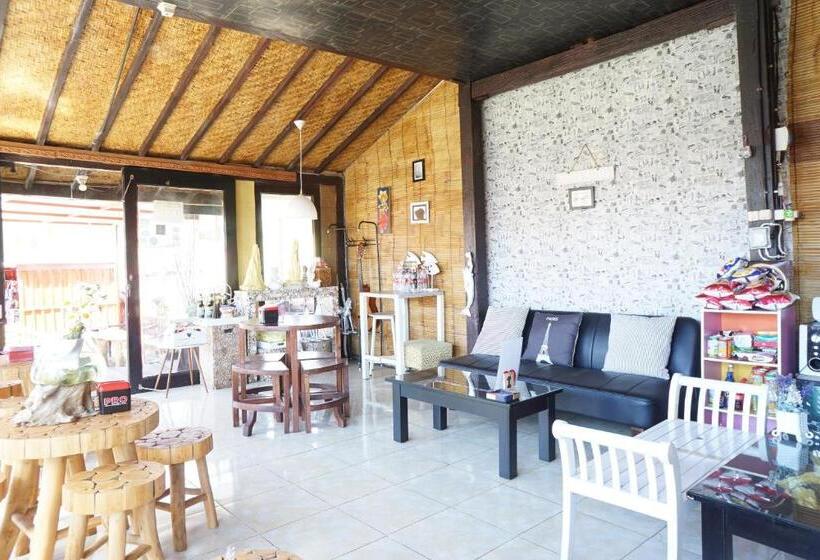 Hotell Collection O 93000 Karona Berg Homestay & Cafe