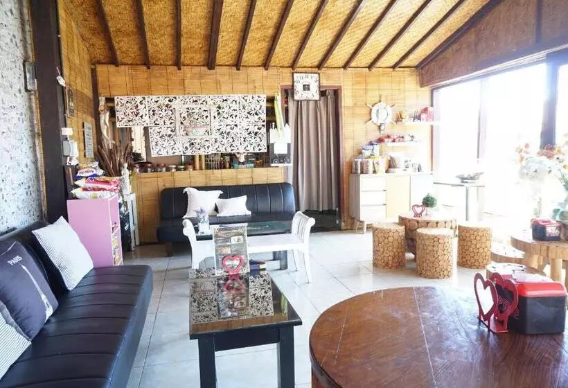 هتل Collection O 93000 Karona Berg Homestay & Cafe