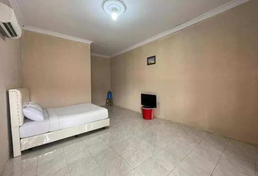 Hotelli Oyo 93033 Mutiara Homestay Syariah