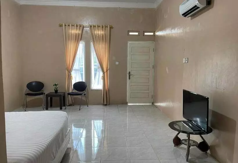 Hotelli Oyo 93033 Mutiara Homestay Syariah