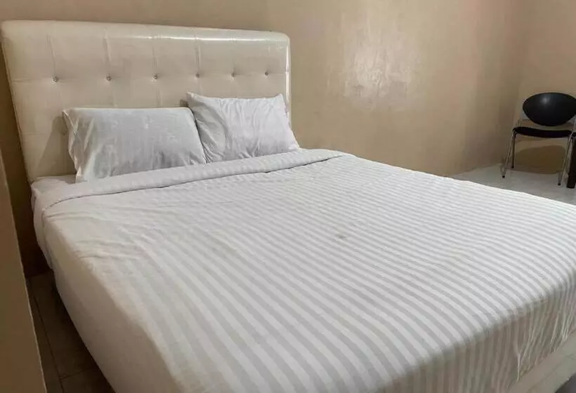 Hotelli Oyo 93033 Mutiara Homestay Syariah