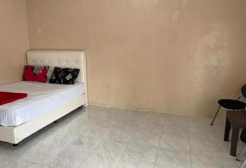 Hotelli Oyo 93033 Mutiara Homestay Syariah