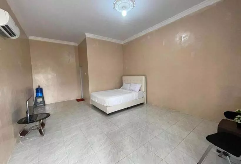 Hotelli Oyo 93033 Mutiara Homestay Syariah