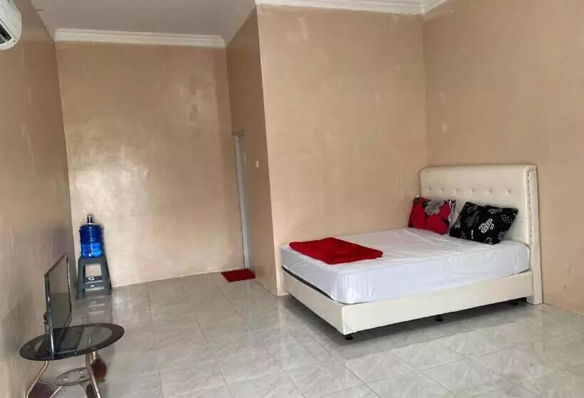 Hotelli Oyo 93033 Mutiara Homestay Syariah