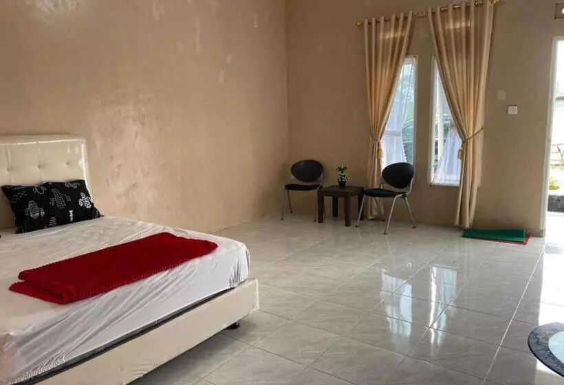Hotelli Oyo 93033 Mutiara Homestay Syariah