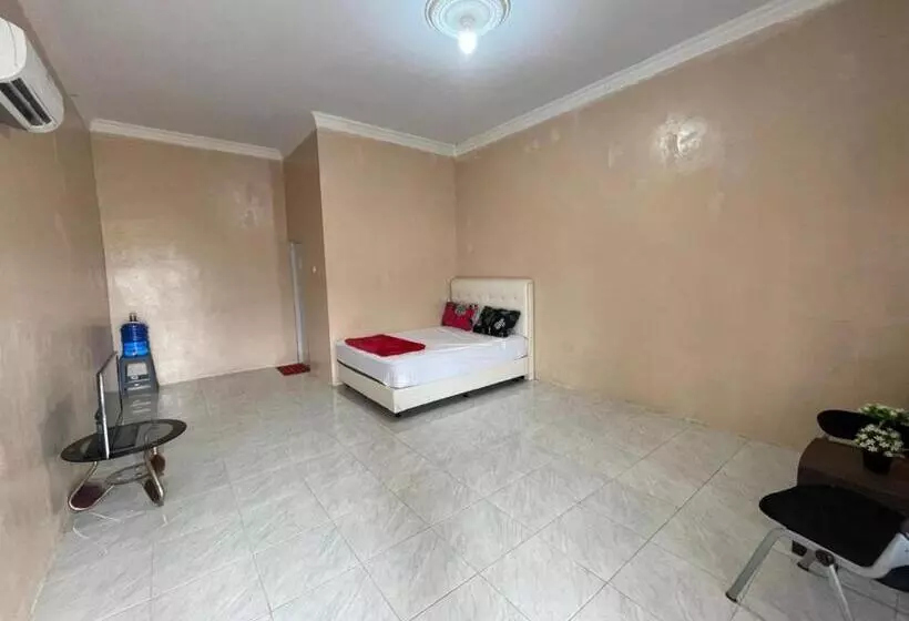 Hotelli Oyo 93033 Mutiara Homestay Syariah