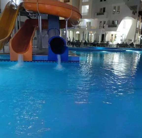 شاليه مميز بمنتجع سانتوريني