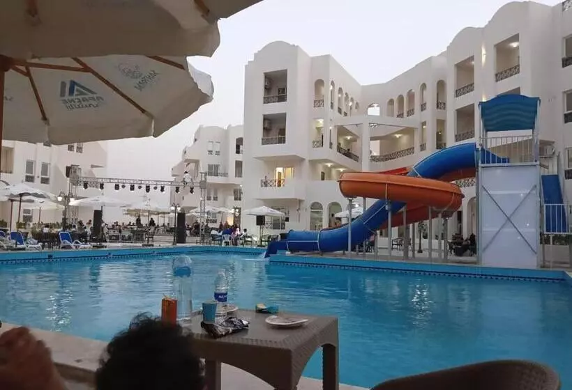 شاليه مميز بمنتجع سانتوريني