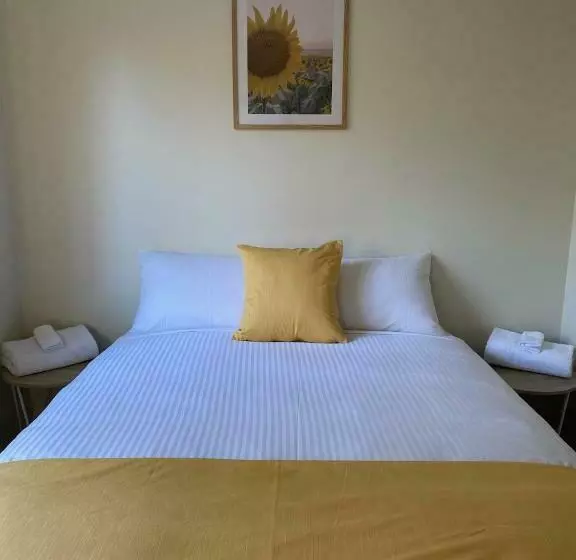 Hotelli Wedderburn Caravan Park