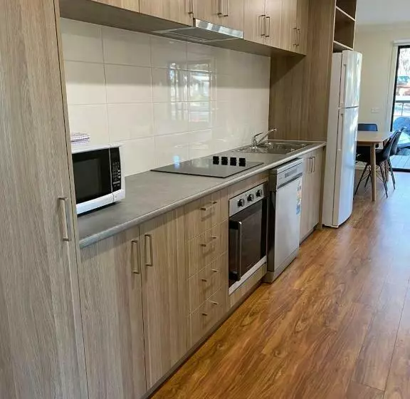 Hotelli Wedderburn Caravan Park