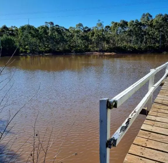 Hotelli Wedderburn Caravan Park