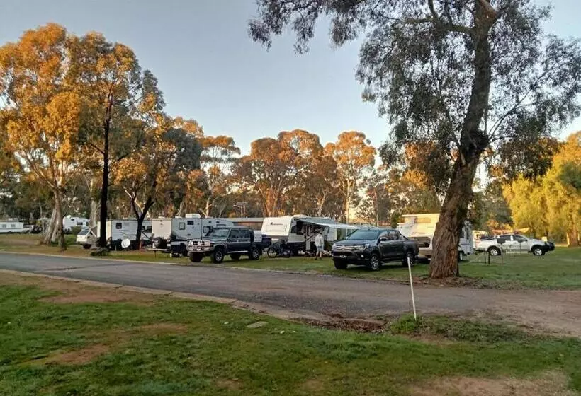 Hotelli Wedderburn Caravan Park