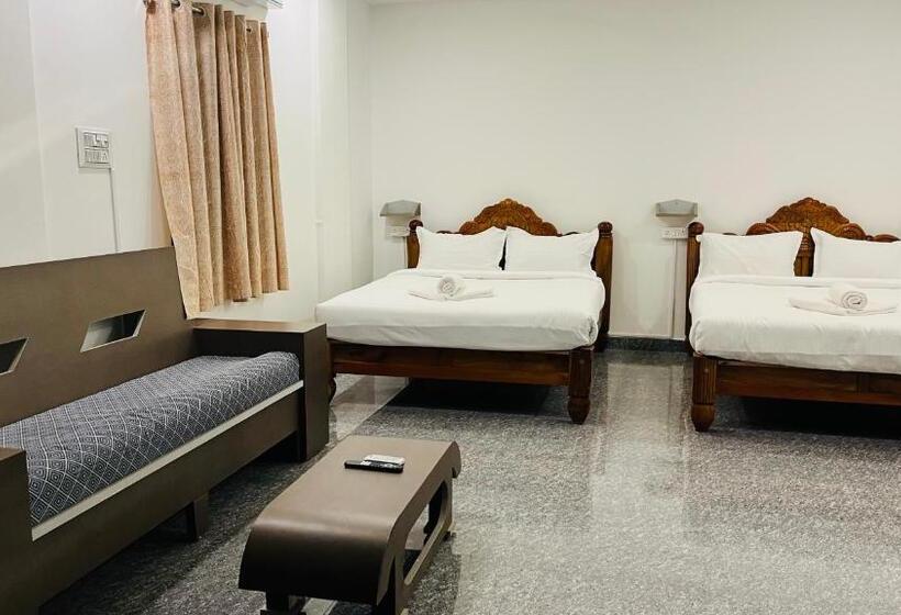 פנסיון Eden Beach Resort