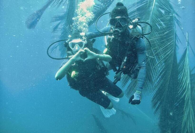 פנסיון Eden Beach Resort