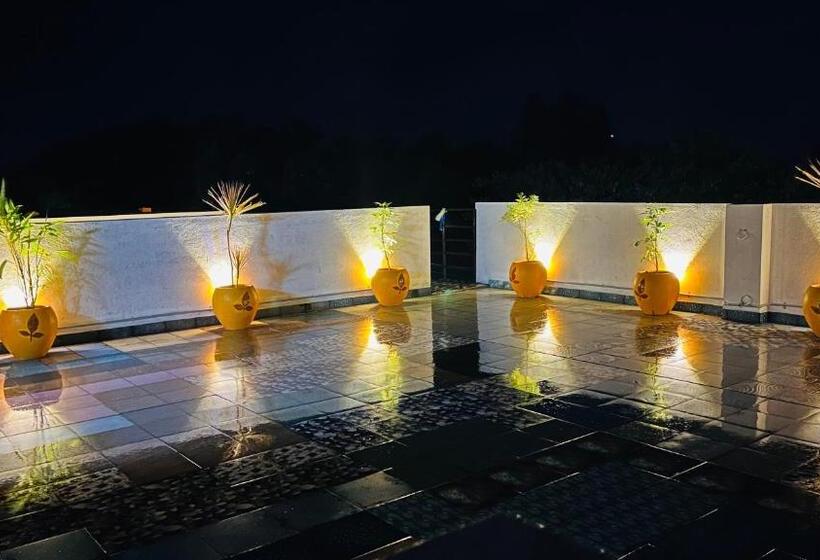 פנסיון Eden Beach Resort