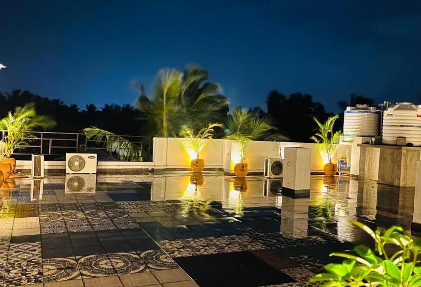 פנסיון Eden Beach Resort