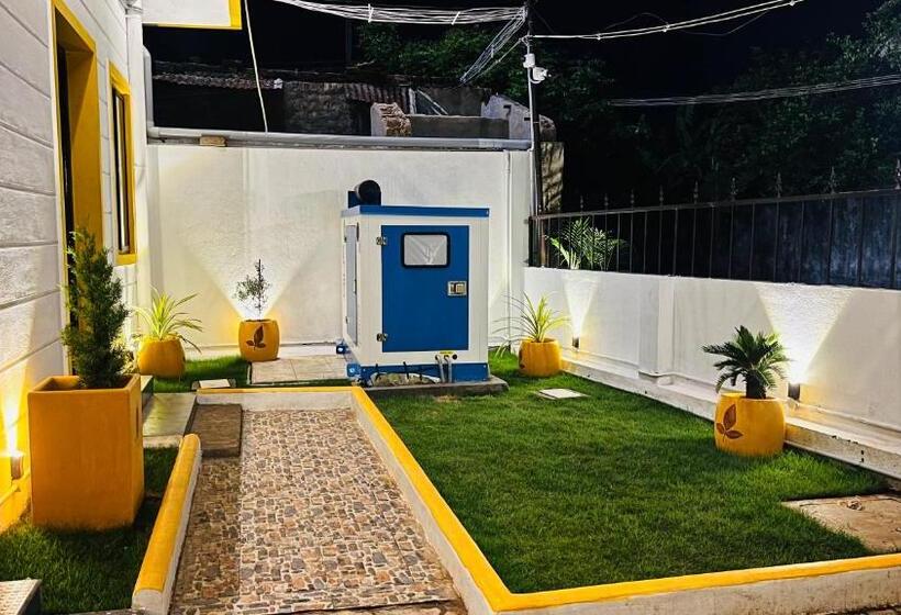 פנסיון Eden Beach Resort